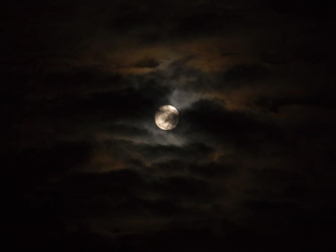 Gece olunca içimi bir huzursuzluk kaplıyor. Sizce nedeni ne olabilir?