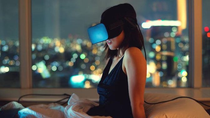 Uzak mesafe ilişkisi yaşayanların seks hayatını VR gözlükler düzeltebilir mi?