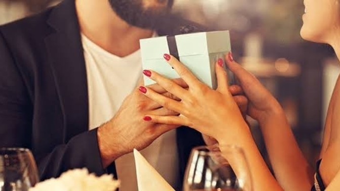 Sevgiliye hediye almak için illa özel bir gün mü olması lazım?