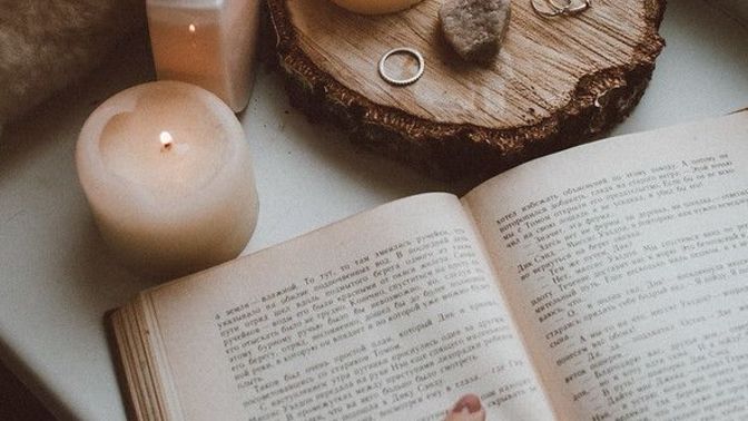 Mum ışığında kitap okumayı sever misiniz?