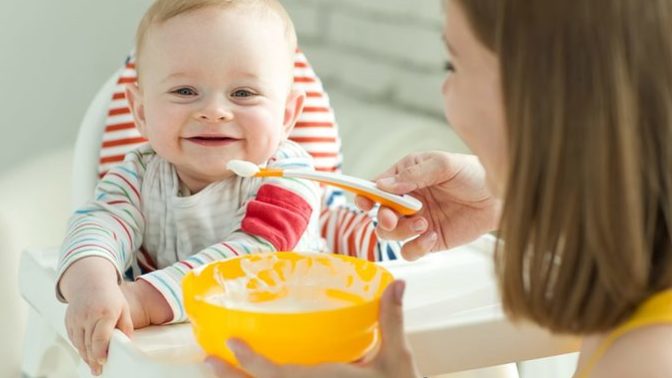 Bebeğin kilosuna göre mama miktarını nasıl ayarlayabilirim?