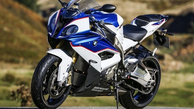 İlk motorda BMW S1000RR lüks mü olur?