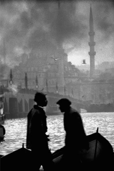Bugün dünyaca ünlü fotoğraf sanatçımız Ara Gülerin ölüm yıl dönümü. Ondan bahsedelim mi?