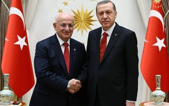 Eski TBMM Başkanı yeni anayasa dindar olmalı, ilk 4 madde değişmeli dedi. 2023 seçimlerinin ciddiyetinin farkında mısınız?
