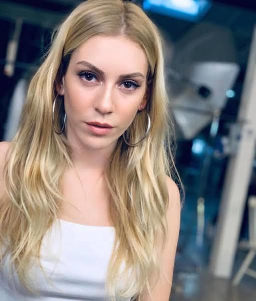Sinem Kobal Türkiyenin en güzel kadını olabilir mi sizce?