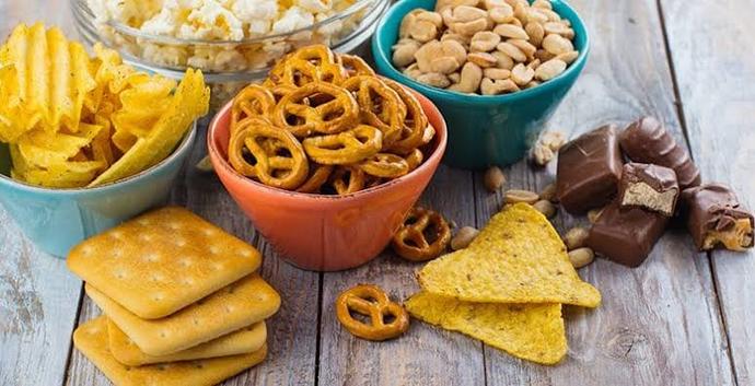 Akşam yemeğinden sonra meyvenin mi, abur cuburun mu peşine düşüyorsunuz?
