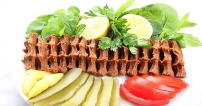 Çiğ köfte turşu ile mi turşusuz mu daha güzel oluyor?
