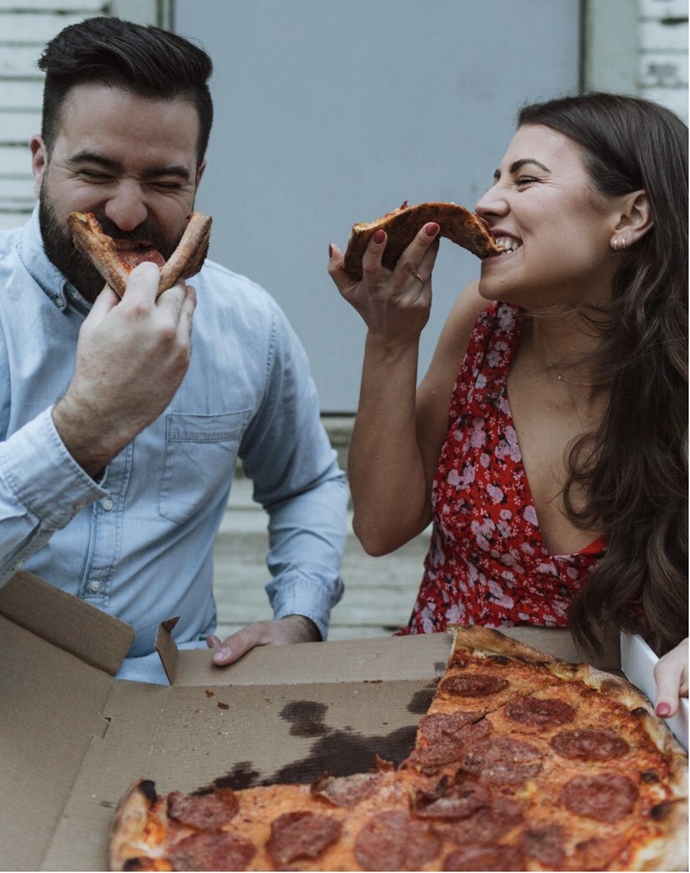 Pizza elle mi yenilir yoksa çatal bıçakla mı?
