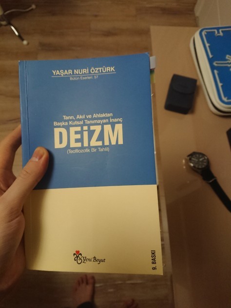Arkadaşım "Semavi dinler eşcinselleri kafir görüyor. Bu yüzden Yaşar Nuri Öztürk'ün dediği gibi deist olsunlar" dedi. Haklı mı?