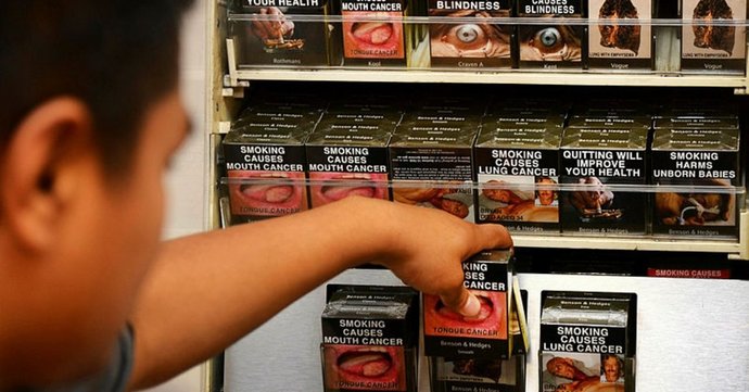 Sigara paketlerinin üzerindeki görsellere bakıp sigarayı bırakan var mı?