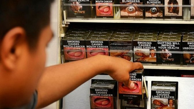 Sigara paketlerinin üzerindeki görsellere bakıp sigarayı bırakan var mı?