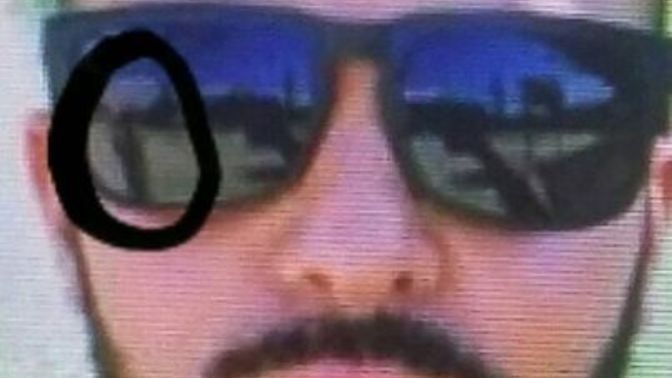 Gunes gozluklerin sol camida ki gorunen siluet sizce de kadin silueti mi?