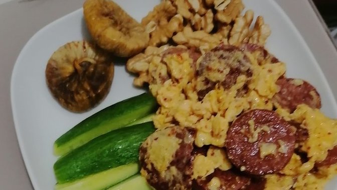 13 yaşında bir erkek çocuğu için  bu kahvaltı ideal mi?
