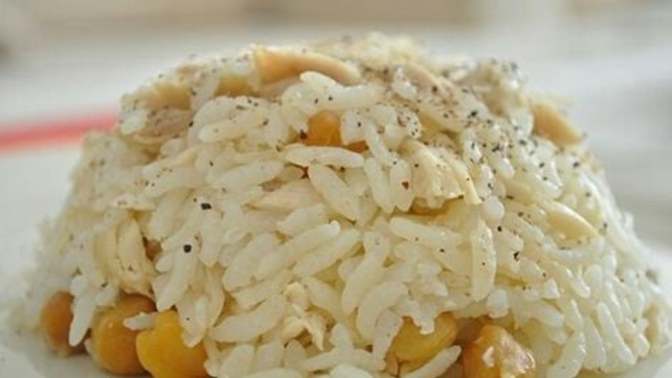 Pilav yanında ekmek yer misiniz?
