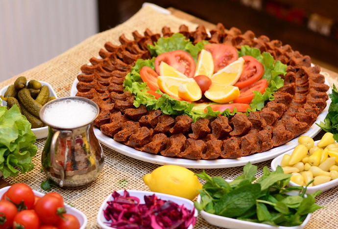 Çiğköftenin yanında tercihin ayran mı şalgam mı?