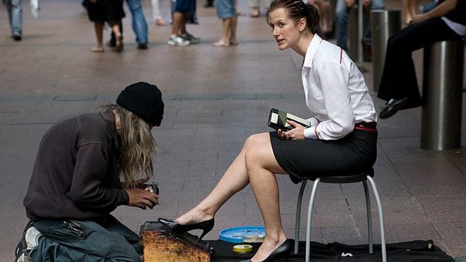 Ayakkabılarını bile buluşmadan bir hafta önce boyatan sevgili çok mu aşıktır?