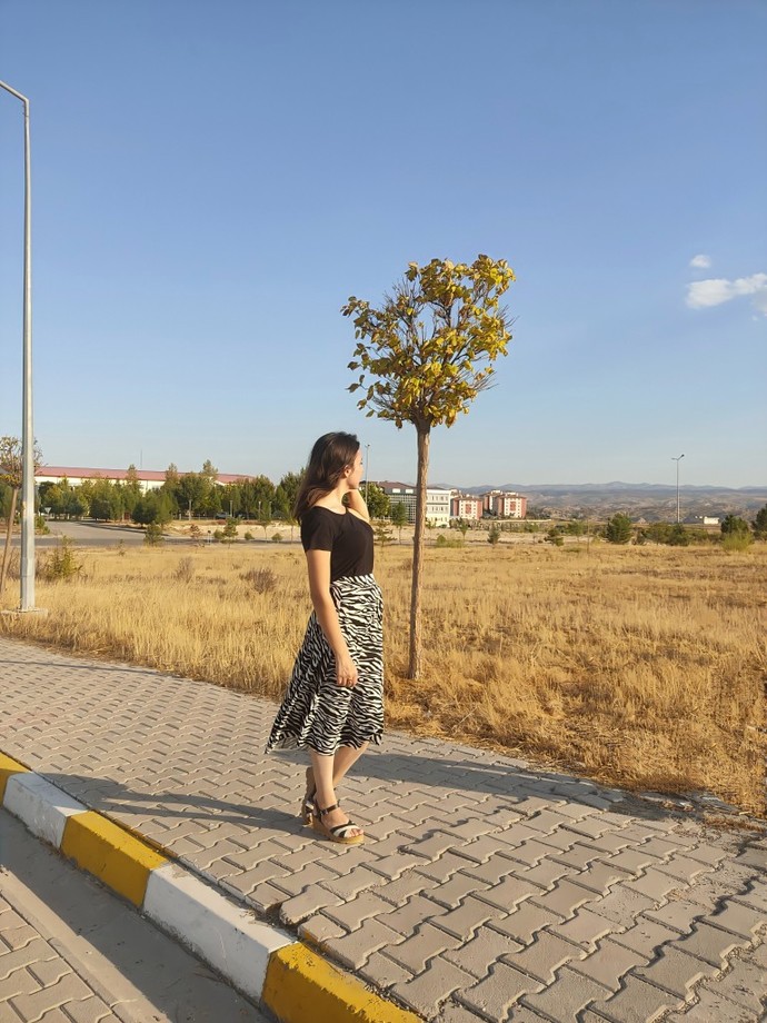 Sizce kombinim nasıl? Zebra eteği nasıl buluyorsunuz?
