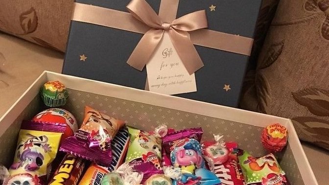 Abur cubur dolu bir hediye kutusu gelse kabul eder misiniz?