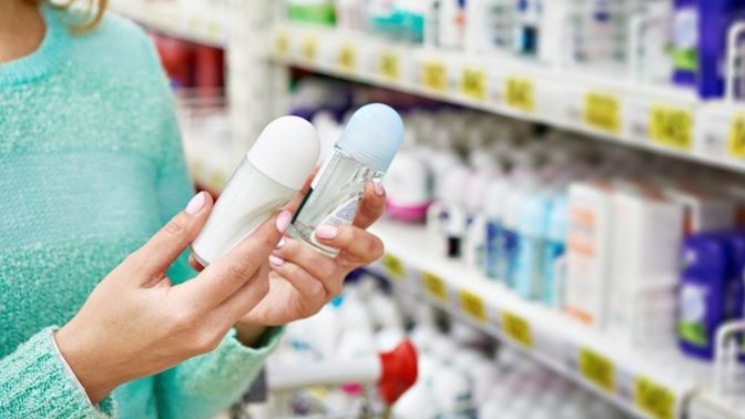 Roll-on kullanıyor musunuz, kıyafetinizde leke oluşturmasını nasıl önlüyorsunuz?