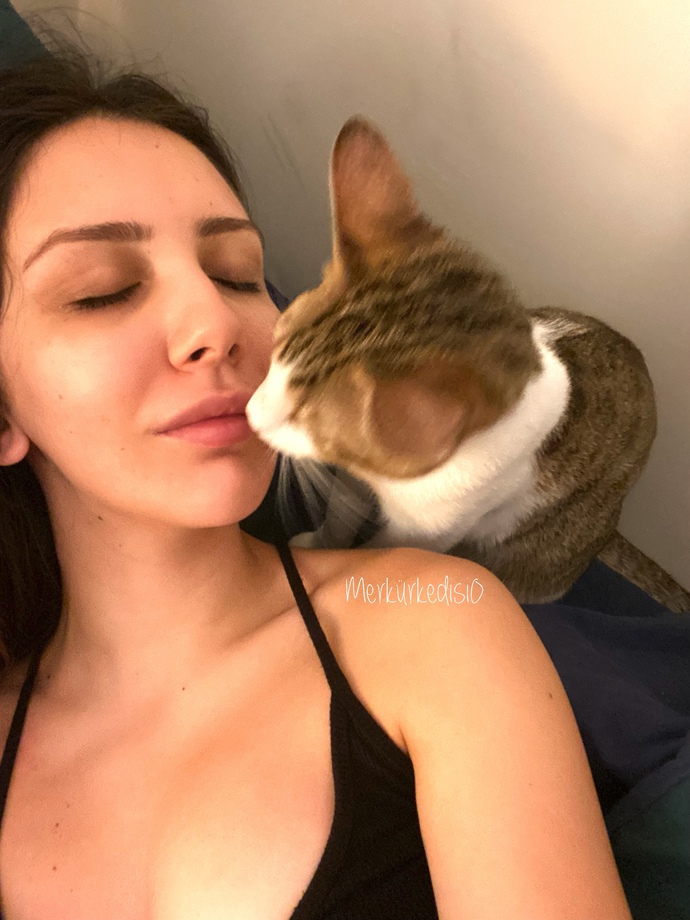 Günaydın öpücüğü aldınız mı bu sabah 😻 ?