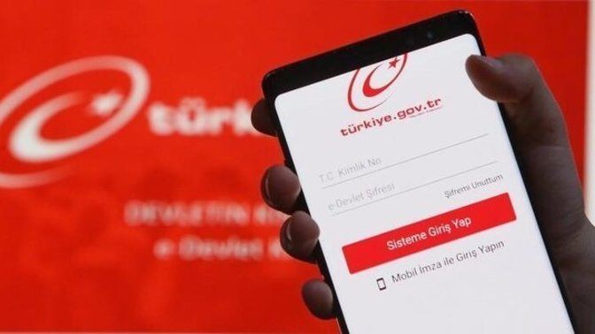 Ad ve soyadı değişikliği başvurusu e-Devlet'ten yapılabilecek. Ad ve soyadınızdan memnun musunuz?