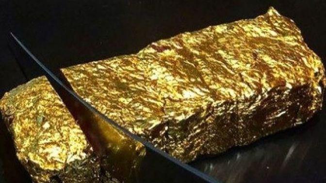 Nusret Gökçe yüksek fiyatlarıyla yine gündemde! Sizce altın kaplama biftek yenir mi?
