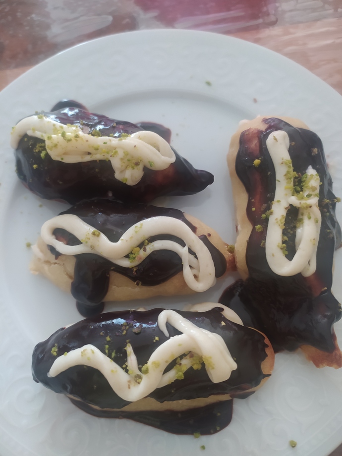 Bir oturuşta bir günde kaç tane ekler pasta yersin?