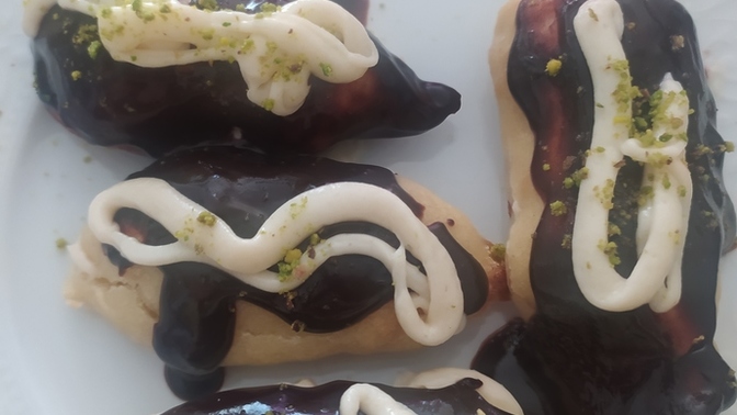 Bir oturuşta bir günde kaç tane ekler pasta yersin?