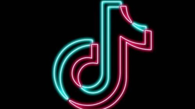 “Öğretmenini tokatla” akımı dünyaya yayılıyor. TikTok kapatılmalı mı?