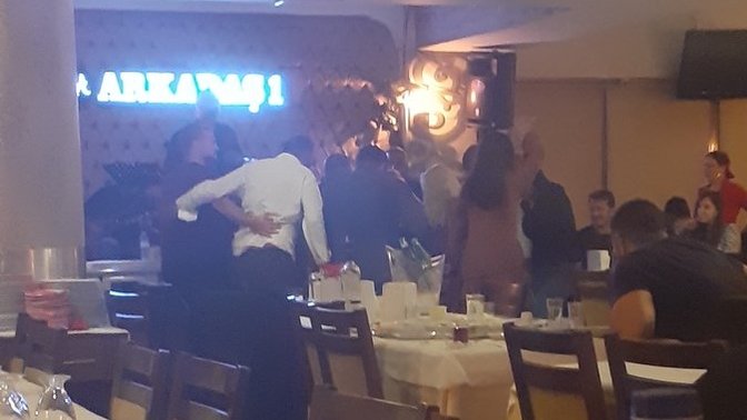 Türkü bar tarzı yerleri sever misiniz?