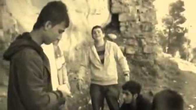 Unutamadiğiniz seyler var mi? Her saniye unutmak isteyipte bi sarki dinlediginizde bile hatirladiginiz anilar var mı ki?