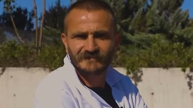 Fenomen 'Benekli Ayhan': Türk milleti hiçbir vasfı olmayan insanları ünlü diye g*tlerini kaldırıyor'' dedi sizce haklı mı?