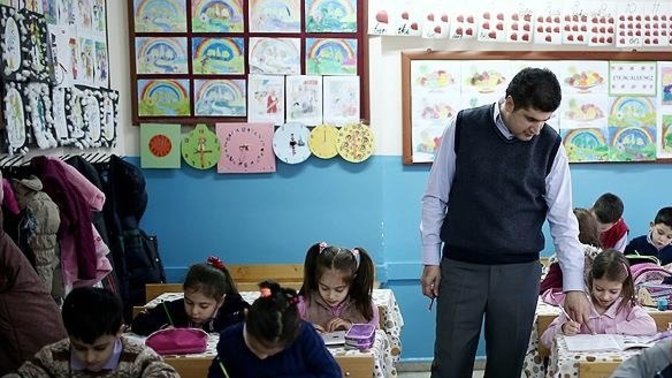 Okulda öğretmen ödev kontrolü yaparken sıra size gelene kadar yapmadığınız ödevi yapmaya çalıştınız mı hiç?