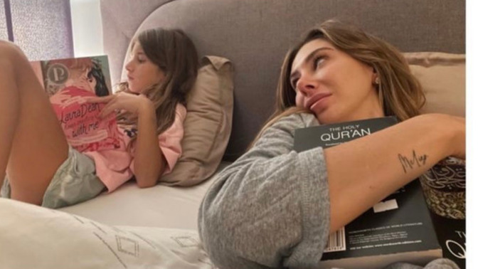 Şeyma Subaşı Kur-an okurken fotoğraf paylaştı! Kur-an'ı ingilizce okuması sizce de şov değil mi :D?