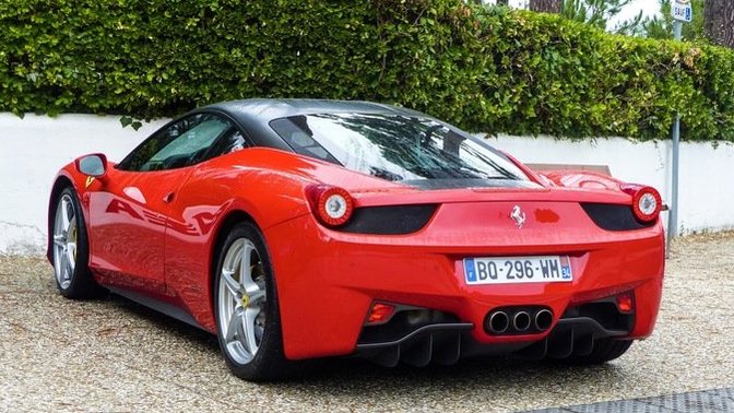 Ferrari 458 İtalia vs Nissan Gtr R35?