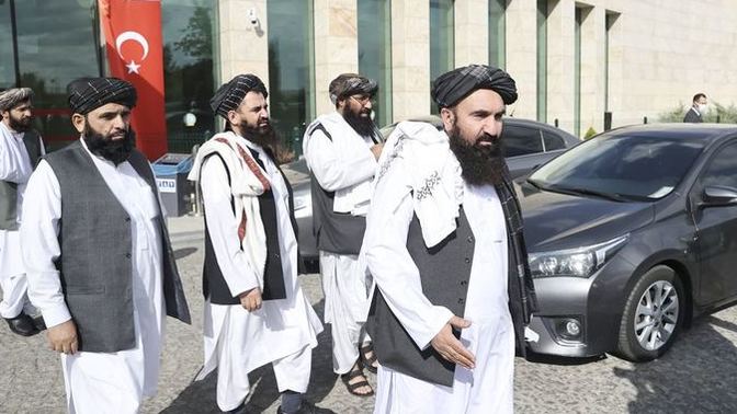 Terör örgütü listesinde bulunan Taliban'ın üst düzey isimleri, temaslarda bulunmak üzere  Ankara'ya geldi. Şaka mı?