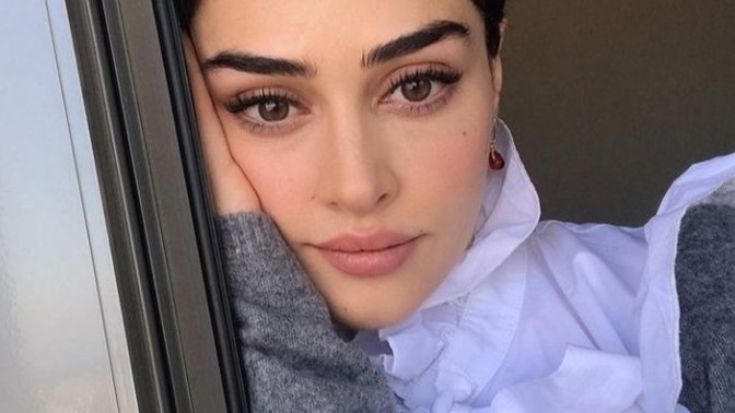 Hangisi daha güzel! Esra bilgiç mi, Hande Erçel mi?