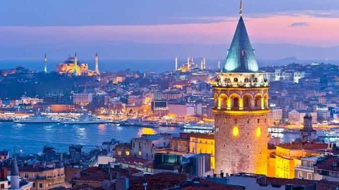İstanbul'da mutlaka denemelisin dediğiniz bir yemek veya gitmelisin dediğiniz bir yer var mı?