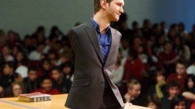 Avusturya'lı Nick Vujicic' in kolları ve bacakları eksik. Peki sizin nereniz eksik?