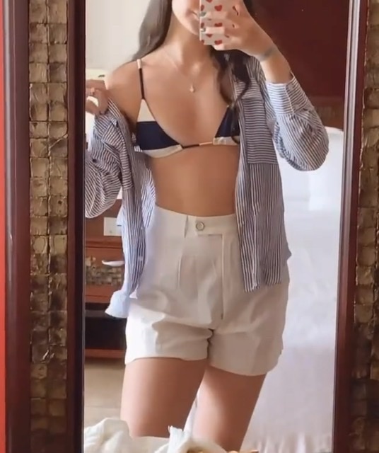 Günlük kıyafetlerinizi bikini üstü ile kombinler misiniz?