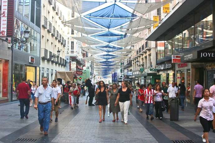 Alışveriş için nereyi tercih edersiniz? AVM mi? Yoksa Cadde Mağazaları mı?