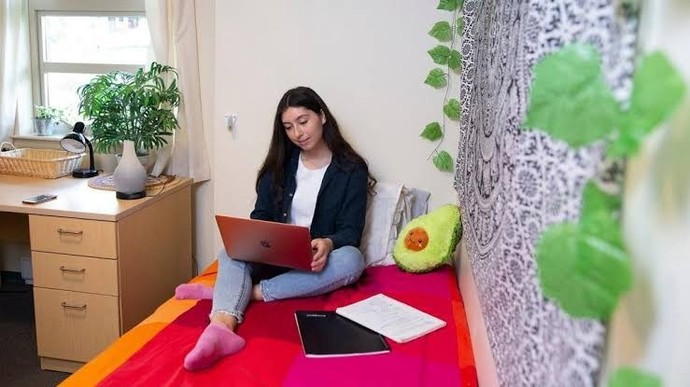 Evde ders çalışmak mı, dershaneye gitmek mi daha faydalı?