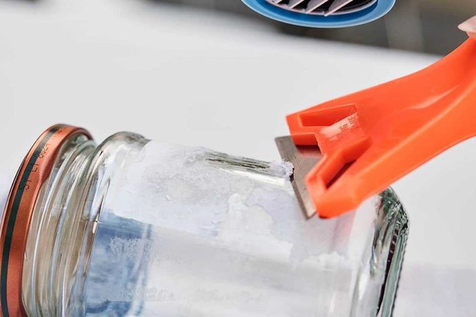Yapış Yapış Olan Plastik Nasıl Temizlenir?