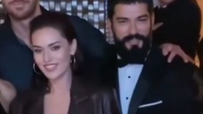 Fahriye Evcen'in yüzüne ne olmuş ya, Burak Özçivit'le tipleri değişmemiş mi?