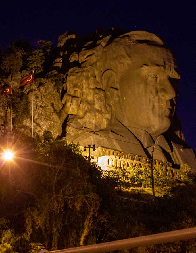 Kadifekale tepesi Mustafa Kemal Atatürk maskı