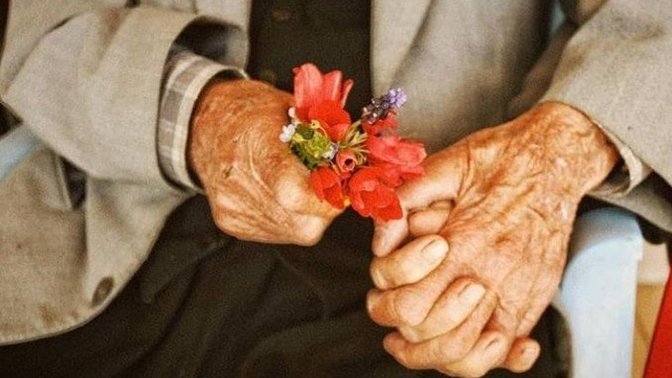 Aynı bardaktan su içebilmeniz için, çok mu sevmeniz gerekiyor?