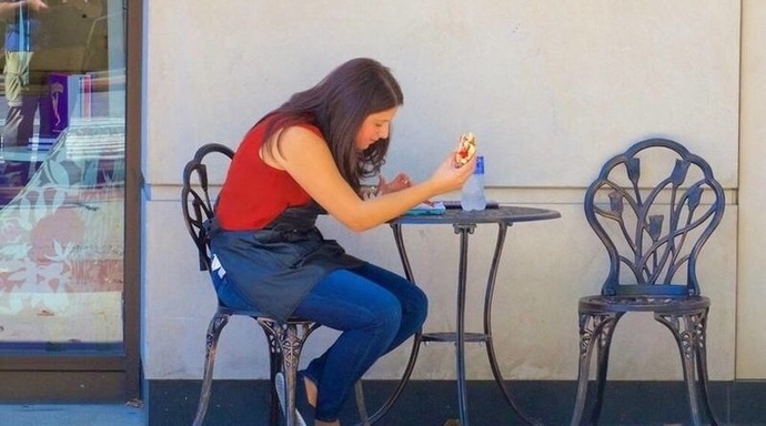 Dışarıda tek başınıza yemek yer misiniz?