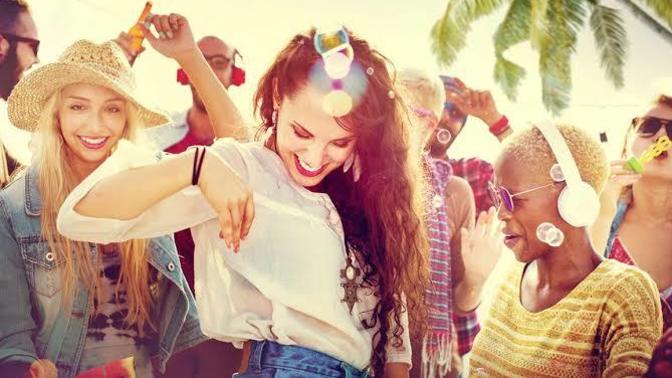 Duyduğunda sende dans etme isteği uyandıran o şarkı hangisi? Burada paylaşır mısın?