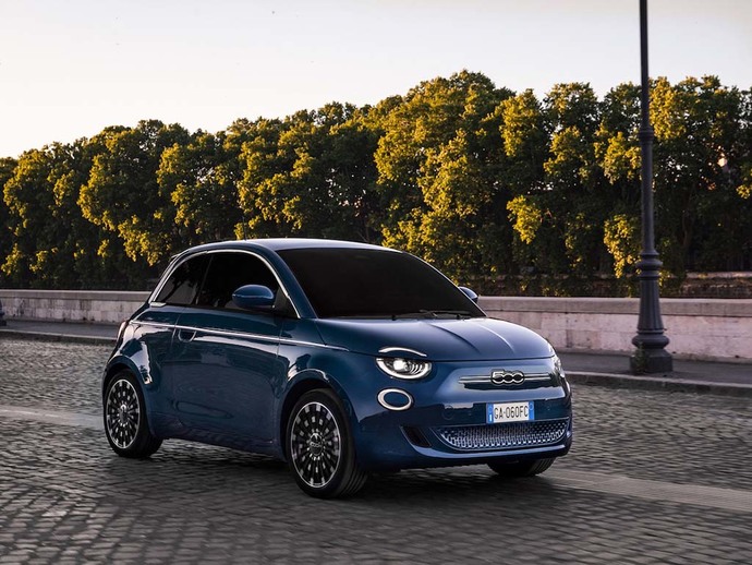 Yılın Küçük Otomobili: Fiat 500! Bu araba senlik mi?