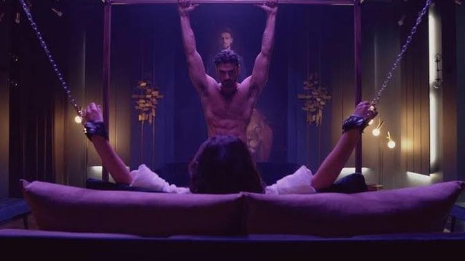 Film izlerken erotik sahneler çıktığında ne yapıyorsun?